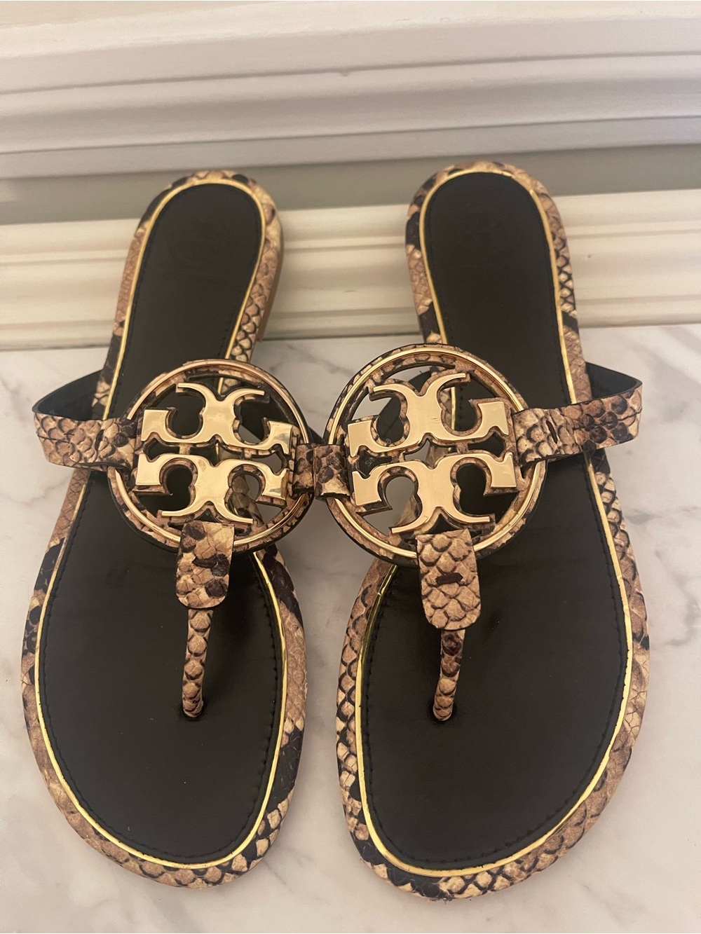 Tory Burch Black & Gold Snake-Print Logo Thong Sandals - Picture 4 of 16